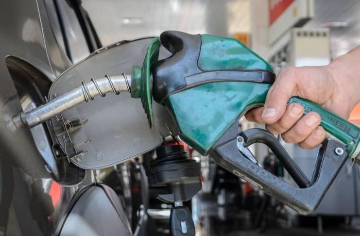 Petrobras (PETR3; PETR4) faz reajuste de 4% nos preços da gasolina