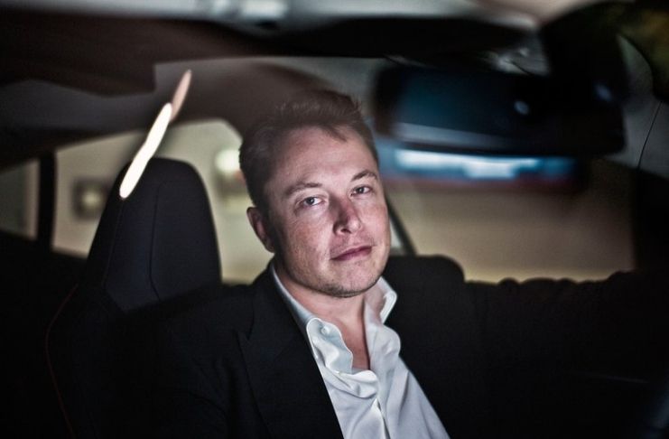 Quem é Elon Musk? Infância, ascensão e conquistas do dono da Tesla (TSLA34)