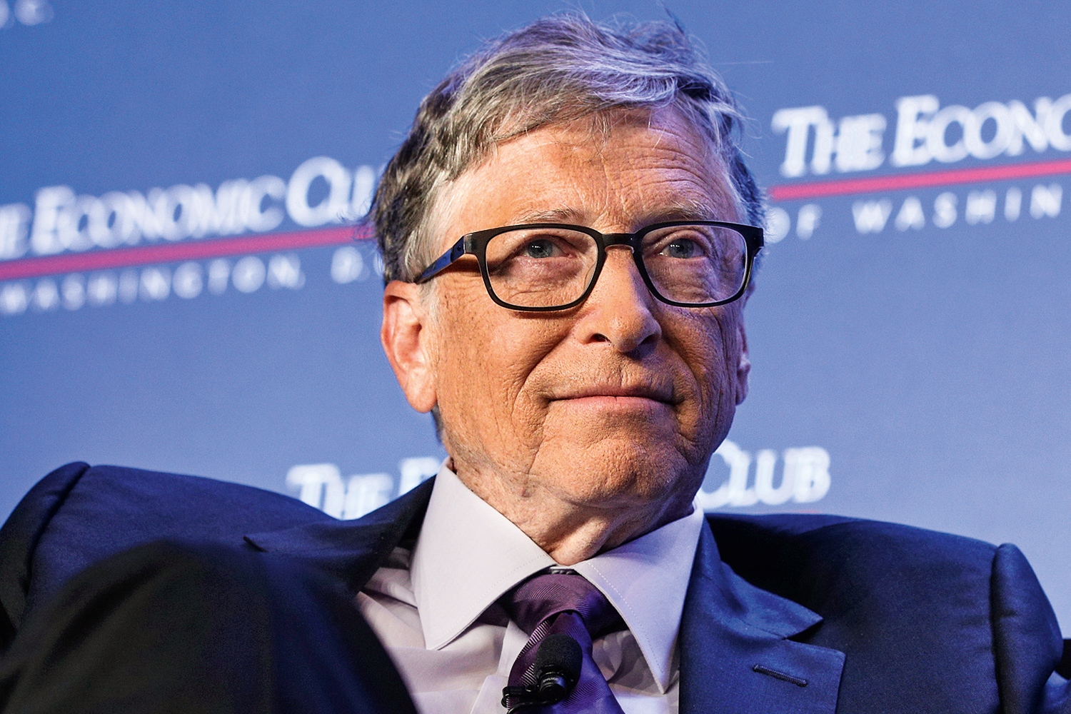 Bill Gates diz que viagens de negócios desaparecerão